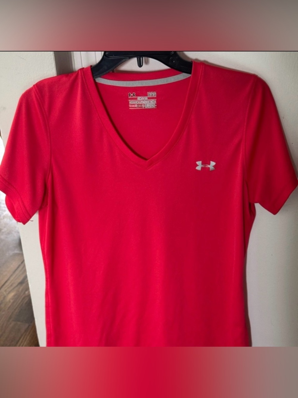 Under Armour Exercise Tee Womens Fiery Red/Pink Short Sleeve V-Neck HeatGear Tee